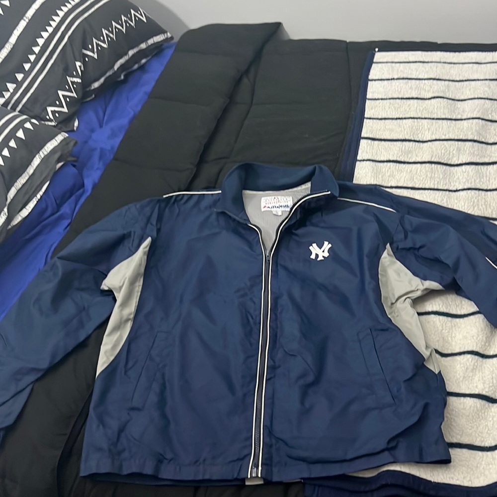 Yankees Majestic windbreaker from 2000’s